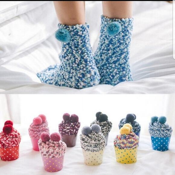Gray stuff pompom cupcake socks one size gift box - Picture 4 of 4